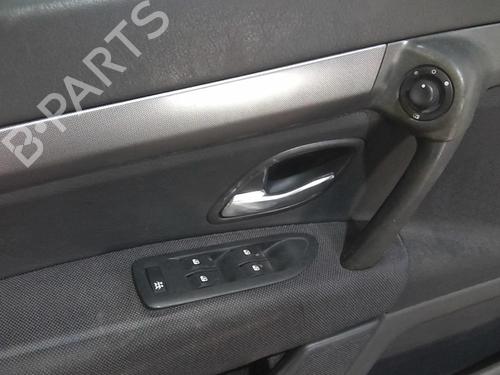 Used Left front door Left front door 22004604 22004604
