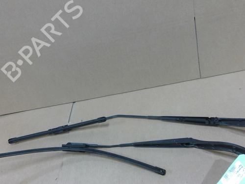 Used Front windshield wiper arm ALFA ROMEO MITO (955_) 1.4 Turbo MultiAir (955AXM1A, 955AXR11) (135 hp) 29082806