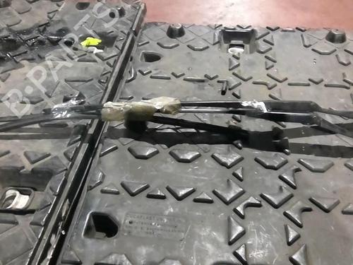 Used Front windshield wiper arm AUDI A3 Sportback (8PA) 2.0 TDI 16V (140 hp) 21558008