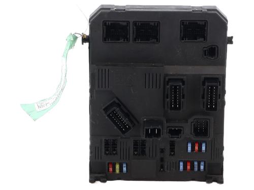 Sicherungskasten für PEUGEOT 407 (6D_) 2.0 HDi 135 (6DRHRH, 6DRHRE, 6DRHRG, 6DRHRJ) (136 hp) 31704329