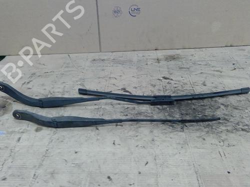 Used Front windshield wiper arm DACIA SANDERO II TCe 90 (B8M1, B8MA, B8AC) (90 hp) 28212862