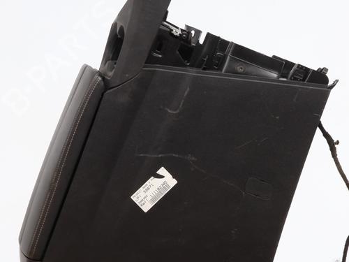 Used Middle console Middle console PEUGEOT 3008 II SUV (MC_, MR_, MJ_, M4_) 1.2 THP/ PureTech 130 (MRHNSM, MRHNSU, MRHNSJ, MRHNYW,... (131 hp) 28965996 28965996