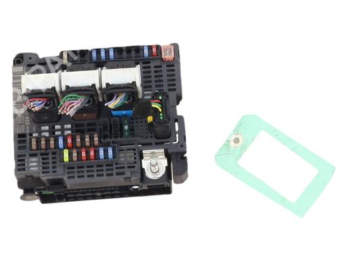 Fuse box CITROËN C4 Picasso II 1.6 HDi / BlueHDi 115 | BP39647235E1 - Image 4