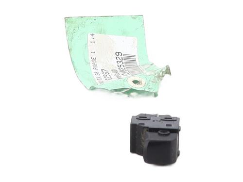 right-front-window-switch-hyundai-ix20-jc-2010-2011-2012-2013-2014-2015-2016-2017-2018-2019-32656879 main image