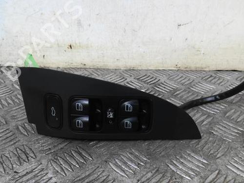 Used Left front window switch MERCEDES-BENZ C-CLASS (W203) C 200 CDI (203.007) (122 hp) 20367796