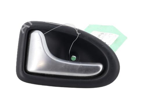 Venstre foran invendig håndtak RENAULT CLIO II (BB_, CB_) 1.2 16V (BB05, BB0W, BB11, BB27, BB2T, BB2U, BB2V, CB05,... (75 hp) 28833294
