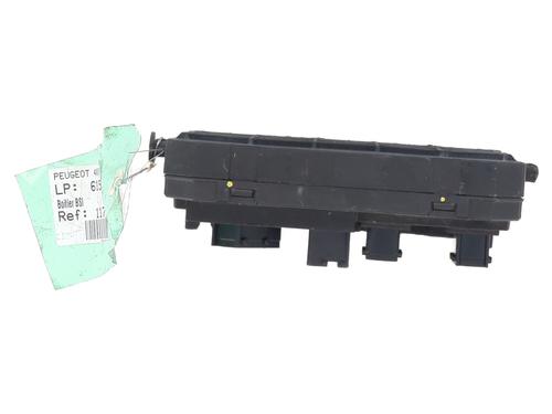 Used Fuse box Fuse box 31704329 31704329