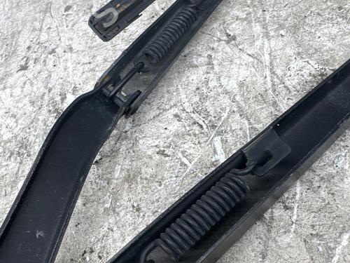 front-windshield-wiper-arm-bmw-3-e90-2004-2005-2006-2007-2008-2009-2010-2011-2012-40000772 main image