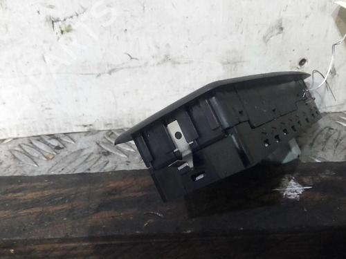 Used Left front window switch Left front window switch RENAULT LAGUNA III (BT0/1) 1.5 dCi (BT00, BT0A, BT0T, BT1J) (110 hp) 20361537 20361537