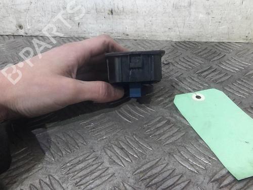 Used Left front window switch Left front window switch CITROËN NEMO Box Body/MPV (AA_) 1.4 HDi (68 hp) 21798395 21798395