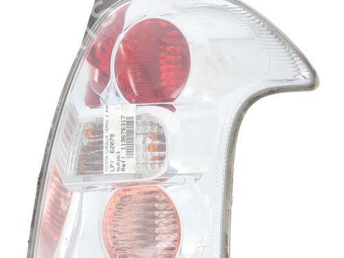 Feu arrière droit TOYOTA COROLLA Verso (ZER_, ZZE12_, R1_) 2.2 D-4D (AUR10_, AUR10R) (177 hp) 31878746
