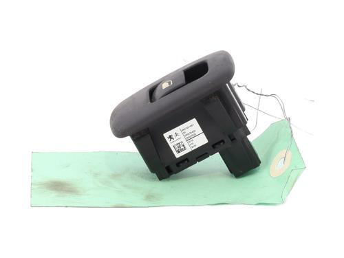Used Right rear window switch Right rear window switch CITROËN C3 II (SC_) 1.2 VTi 82 (82 hp) 33220732 33220732