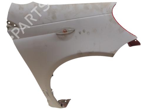 Aleta delantera derecha Aleta delantera derecha TOYOTA YARIS (_P1_) 1.3 (NCP10, SCP12_) (86 hp) 36761425 36761425