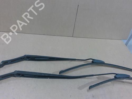 Used Front windshield wiper arm HYUNDAI TUCSON (JM) 2.0 CRDi (136 hp) 29082578