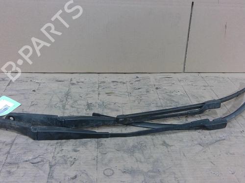 Used Front windshield wiper arm OPEL MERIVA B MPV (S10) 1.4 (75) (120 hp) 28064151