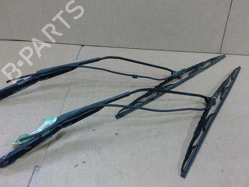 Used Front windshield wiper arm RENAULT MASTER II Van (FD) 2.5 dCi (FD02) (101 hp) 29082665