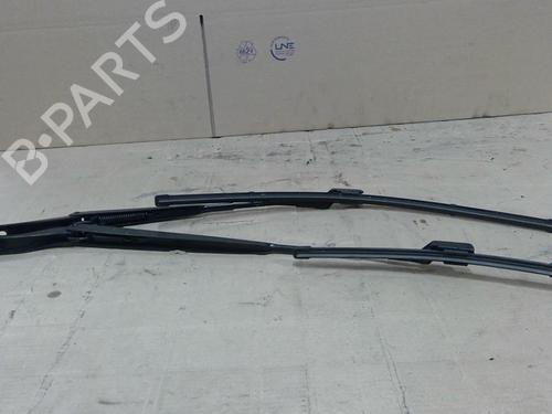 Used Front windshield wiper arm OPEL CORSA F (P2JO) 1.2 (68) (75 hp) 28155749