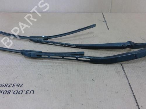 Used Front windshield wiper arm AUDI A4 B7 (8EC) 2.0 TDI 16V (140 hp) 26183549