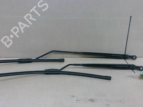 Used Front windshield wiper arm PEUGEOT 1007 (KM_) 1.4 HDi (68 hp) 27384674