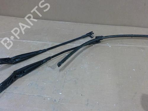 Used Front windshield wiper arm VW GOLF PLUS V (5M1, 521) 1.9 TDI (105 hp) 30538366
