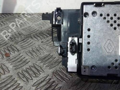 Used Radio RENAULT LAGUNA III (BT0/1) 2.0 dCi (BT01, BT08, BT09, BT0E, BT0K, BT12, BT1C, BT1D,... (150 hp) 22181061