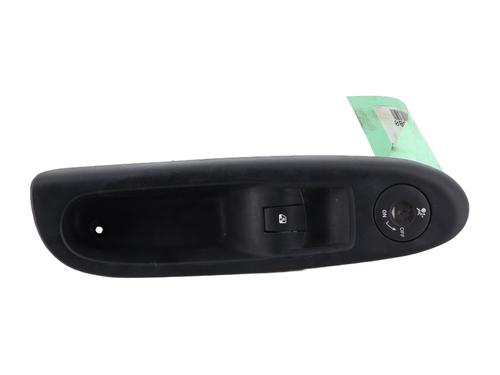 Mando elevalunas delantera derecho RENAULT CLIO II (BB_, CB_) 1.2 (BB0A, BB0F, BB10, BB1K, BB28, BB2D, BB2H, CB0A,... (58 hp) 28833256