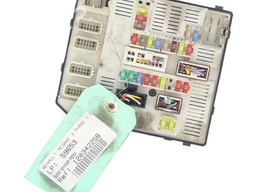 Used Fuse box RENAULT MEGANE III Coupe (DZ0/1_) 1.5 dCi (DZ09, DZ0D, DZ1F, DZ1G, DZ14, DZ29) (110 hp) 32098887
