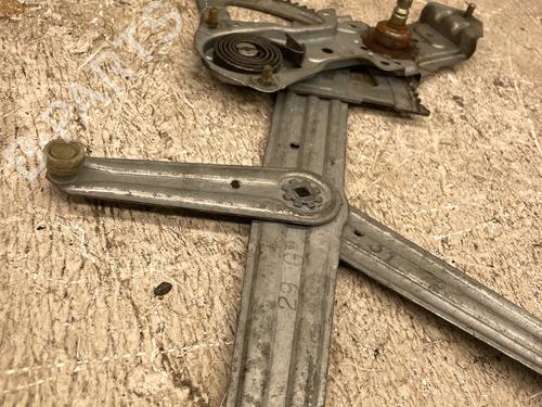 Used Front left window mechanism Front left window mechanism PEUGEOT 309 I (10C, 10A) 1.4 (67 hp) 36591531 36591531