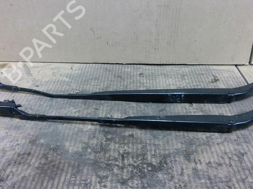 Used Front windshield wiper arm PEUGEOT 2008 II (UD_, US_, UY_, UJ_, UR_, UC_) 1.5 BlueHDI 130 (131 hp) 27527594
