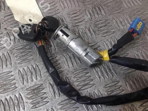 Used Ignition barrel PEUGEOT 206 Hatchback (2A/C) 1.4 i (75 hp) 21817370