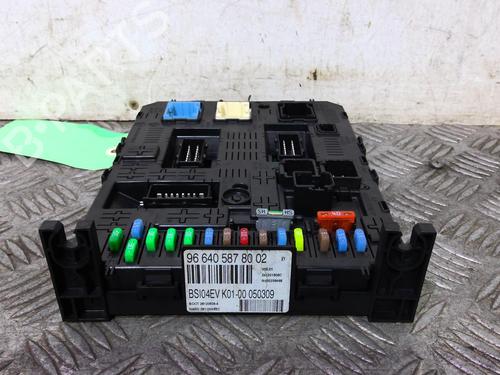 Used Fuse box PEUGEOT 308 CC (4B_) 2.0 HDi (140 hp) 20359385