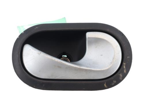 Used Front right interior door handle RENAULT CLIO III (BR0/1, CR0/1) 1.5 dCi (BR17, CR17) (86 hp) 31704348