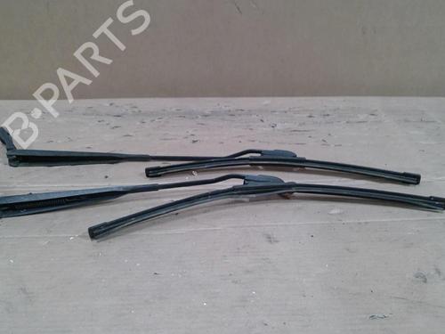 Used Front windshield wiper arm NISSAN MICRA III (K12) 1.4 16V (88 hp) 30489831