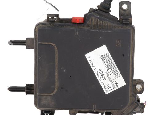 Zekeringkast RENAULT MEGANE III Hatchback (BZ0/1_, B3_) 1.5 dCi (BZ0C) (90 hp) 29560083