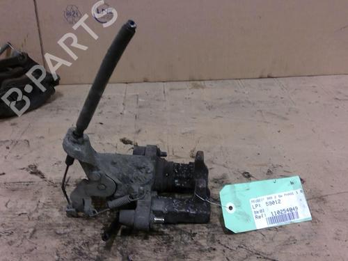 Højre bremsekaliber bag PEUGEOT 308 SW II (LC_, LJ_, LR_, LX_, L4_) 1.6 BlueHDi 120 (120 hp) 28166478