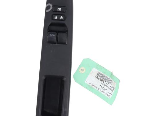 Used Left front window switch TOYOTA YARIS (_P13_) 1.4 D (NLP130_, NLP130) (90 hp) 29197136