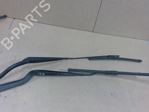 Used Front windshield wiper arm RENAULT TWINGO III (BCM_, BCA_) 1.0 SCe 65 (BCMJ) (65 hp) 29082503