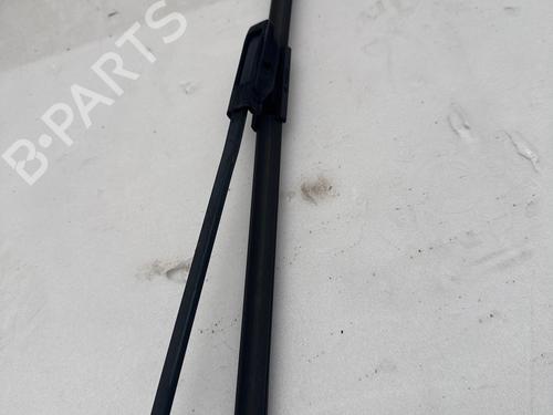 Used Front windshield wiper arm Front windshield wiper arm 37418630 37418630