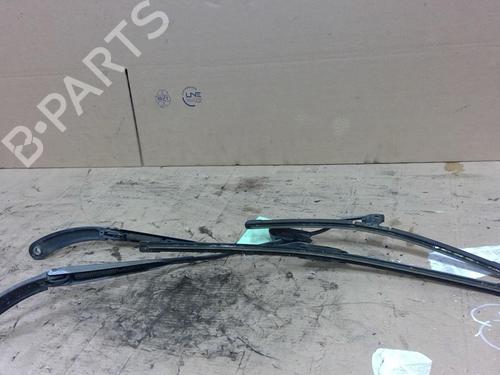 Used Front windshield wiper arm RENAULT MEGANE II (BM0/1_, CM0/1_) 1.5 dCi (BM02, BM13, BM2A, CM02, CM13) (101 hp) 28212855