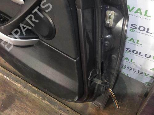 Used Left rear door Left rear door 22005047 22005047