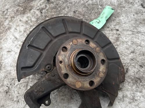 Used Left front steering knuckle Left front steering knuckle VW GOLF V (1K1) 1.9 TDI (105 hp) 39519142 39519142