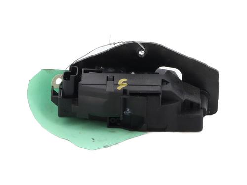 Used Tailgate lock PEUGEOT 3008 II SUV (MC_, MR_, MJ_, M4_) 1.2 THP/ PureTech 130 (MRHNSM, MRHNSU, MRHNSJ, MRHNYW,... (131 hp) 28589629