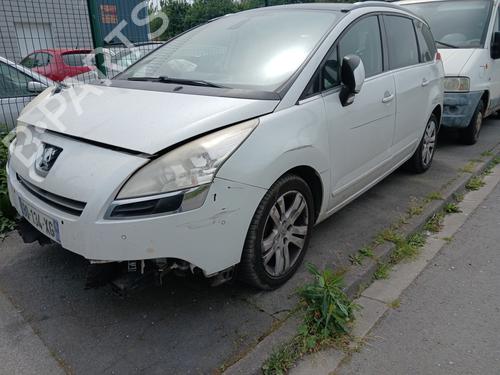 Fuse box PEUGEOT 5008 (0U_, 0E_) 1.6 HDi | BP30147837E1