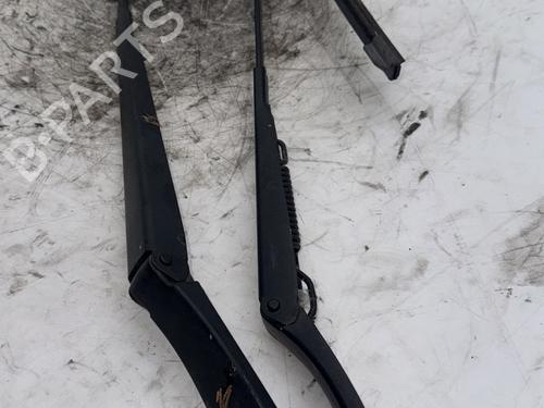 Used Front windshield wiper arm Front windshield wiper arm HYUNDAI i30 Estate (FD) 1.6 CRDi (116 hp) 33803688 33803688