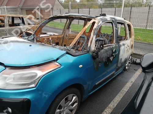 Left headlight CITROËN C3 Picasso (SH_) 1.6 HDi | BP31030436C28 