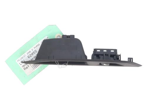Used Right rear window switch Right rear window switch PEUGEOT 208 II (UB_, UP_, UW_, UJ_) e-208 (136 hp) 33186738 33186738
