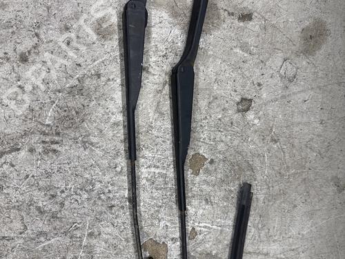 Used Front windshield wiper arm Front windshield wiper arm 38340724 38340724