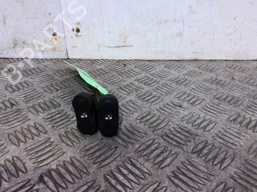 Used Left front window switch Left front window switch DACIA SANDERO 1.2 16V (75 hp) 20358936 20358936