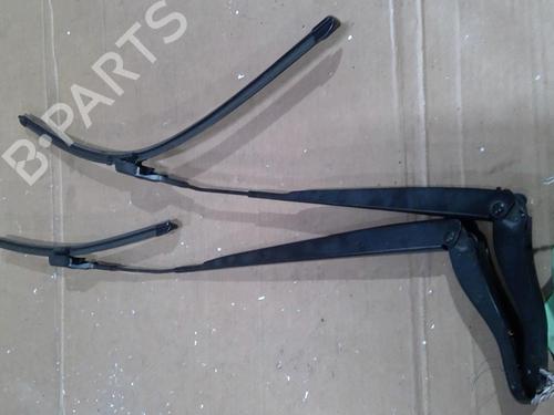 Used Front windshield wiper arm Front windshield wiper arm PEUGEOT 208 II (UB_, UP_, UW_, UJ_) 1.2 PureTech 75 (75 hp) 30565616 30565616