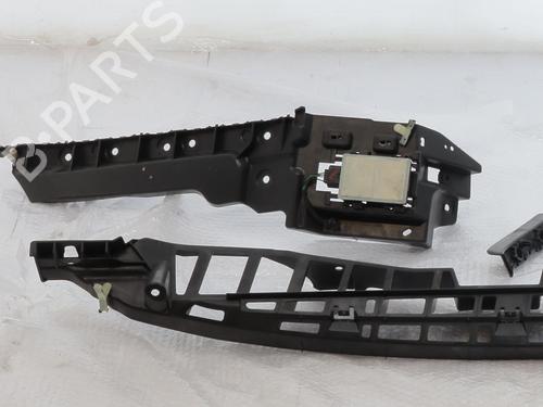 Used Rear bumper bracket Rear bumper bracket LAND ROVER RANGE ROVER SPORT II (L494) 2.0 P400e PHEV 4x4 (404 hp) 30147810 30147810